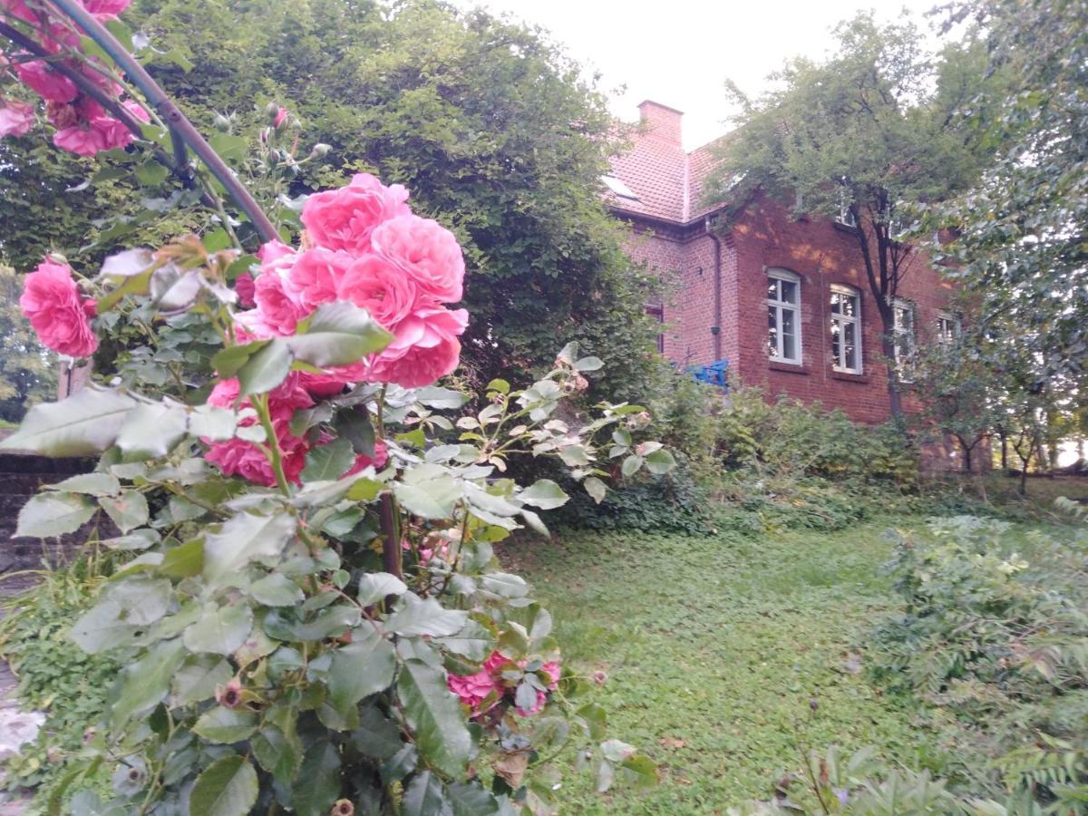 Alte Schule am See Biskupiec  Exterior foto